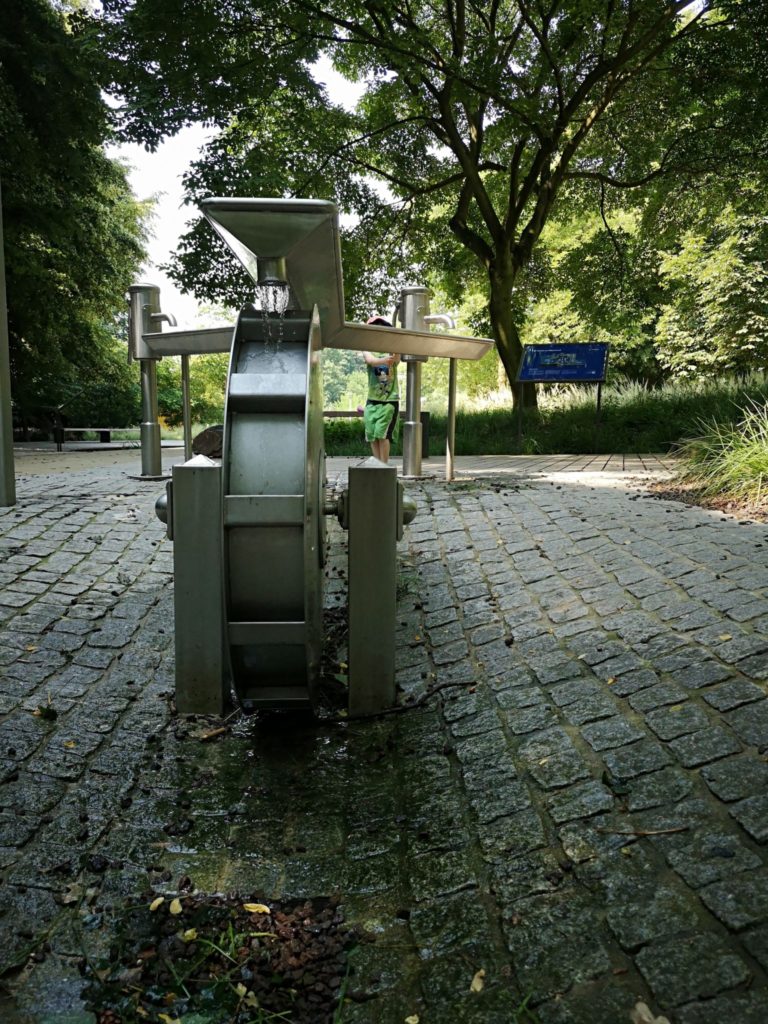 Mit Wasser kann man hier selber Strom erzeugen 