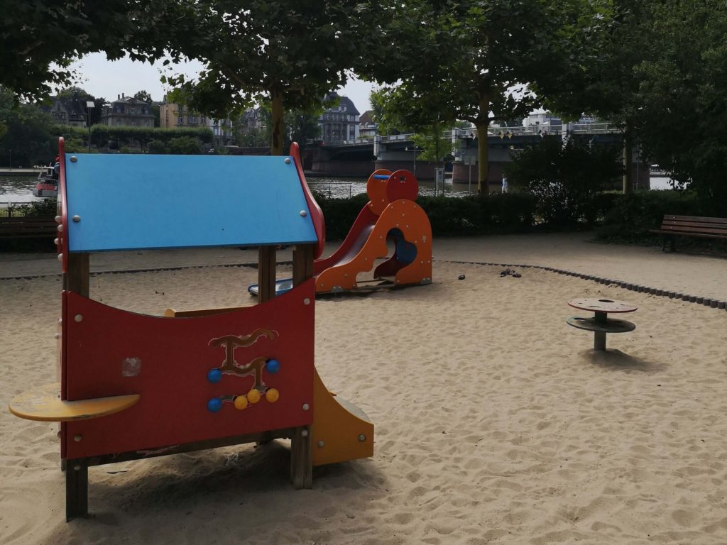 Auch für die Kleinsten gibt es tolle Spielgeräte am Spielplatz an der Untermainbrücke