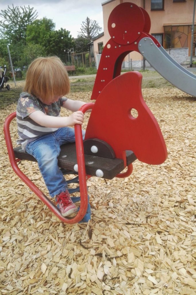 Der Kleinkind-Spielplatz am Camillo-Sitte-Weg mit Wipptier