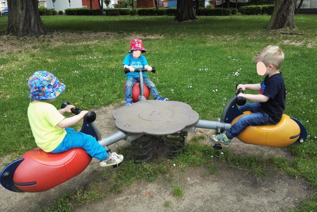 Tolles Spielgerät für gleich drei Kinder