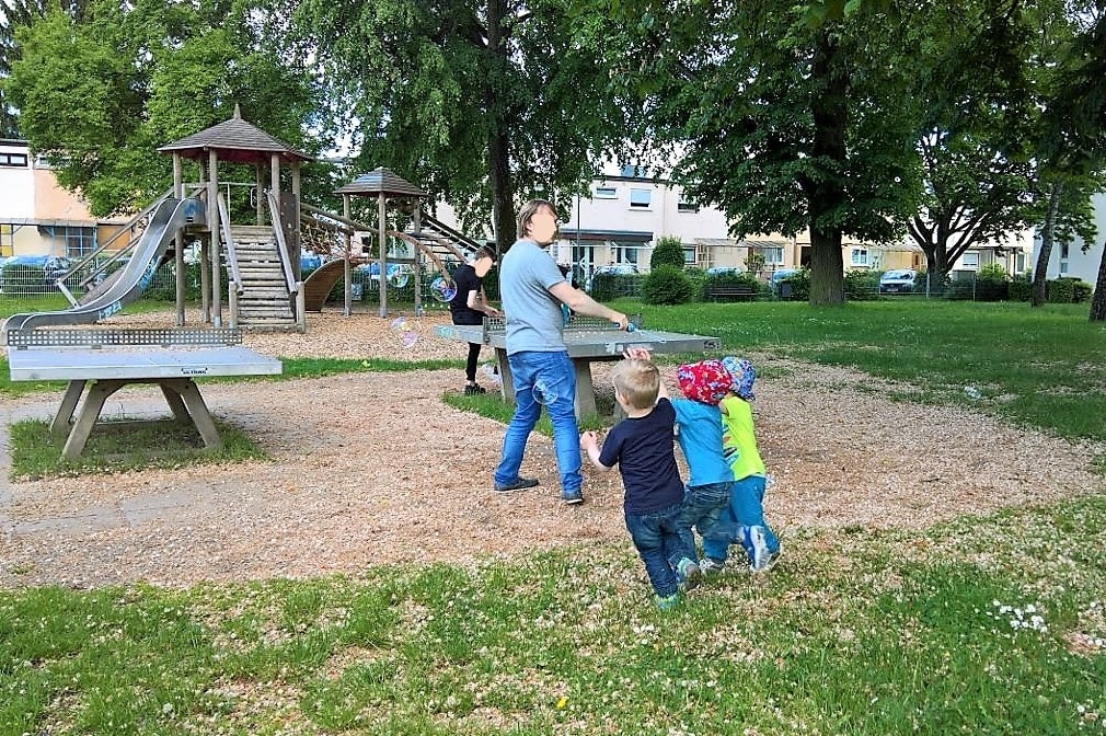 Ganz viel Platz für Spaß gibt es auf dem Spielplatz des Camillo-Sitte-Wegs in Frankfurt-Praunheim