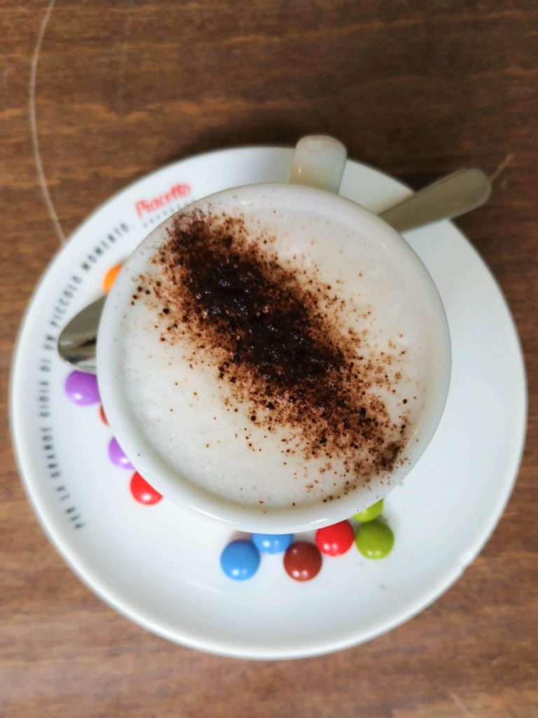 Baby Cappucino und Smarties im Café Glücklich