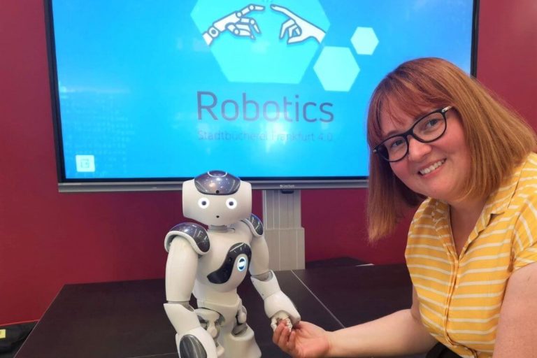 NAO Roboter in der Stadtbücherei Frankfurt