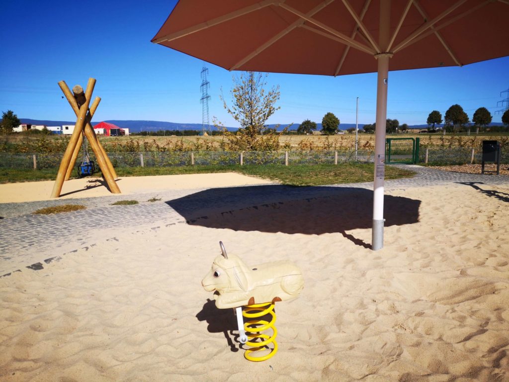 Sandkasten Bauernhof Spielplatz Riedberg