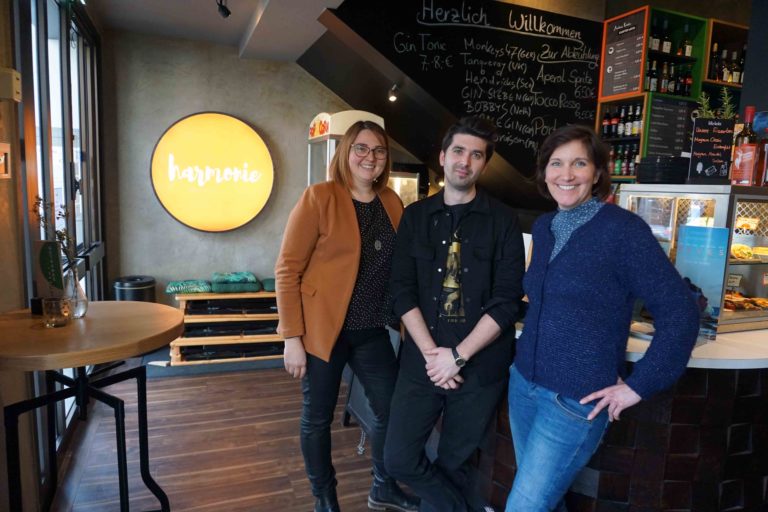 3 Menschen im Kino