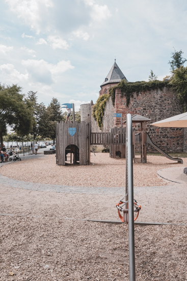 Burg Spielplatz Höchst