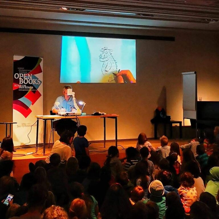 Open Books - rund um den Römer: Scheffler illustriert live den Grüffelo im Jungen Museum Frankfurt